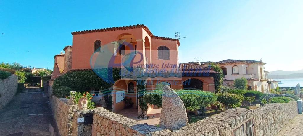 casa indipendente in vendita ad Arzachena in zona Cannigione