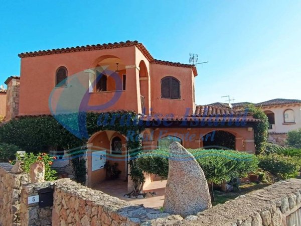 casa indipendente in vendita ad Arzachena in zona Cannigione