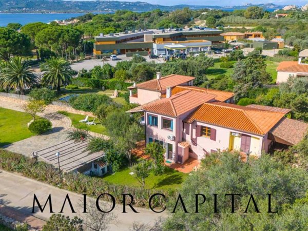 casa indipendente in vendita ad Arzachena in zona Baja Sardinia