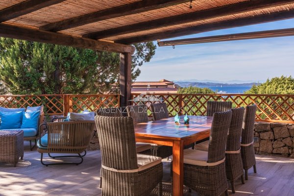 appartamento in vendita ad Arzachena in zona Baja Sardinia