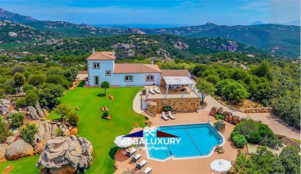 casa indipendente in vendita ad Arzachena in zona Porto Cervo