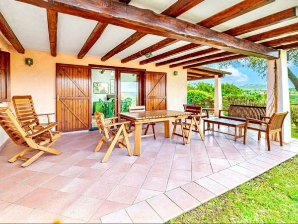 casa indipendente in vendita ad Arzachena in zona Baja Sardinia