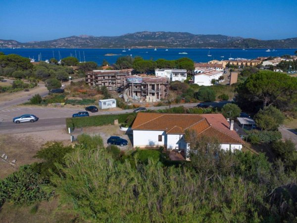 casa indipendente in vendita ad Arzachena in zona Cannigione