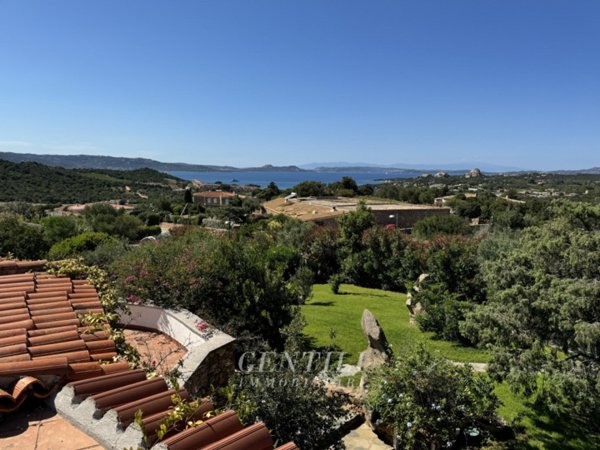 casa indipendente in vendita ad Arzachena in zona Baja Sardinia