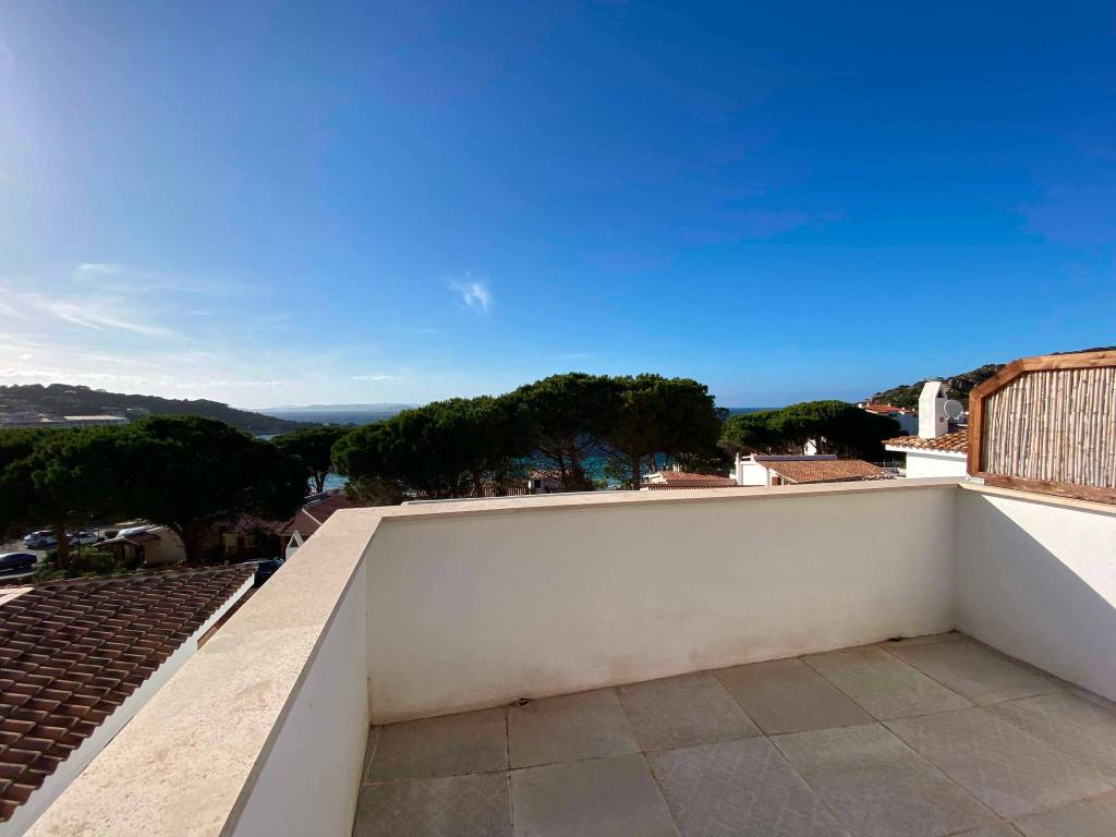 appartamento in vendita ad Arzachena in zona Baja Sardinia