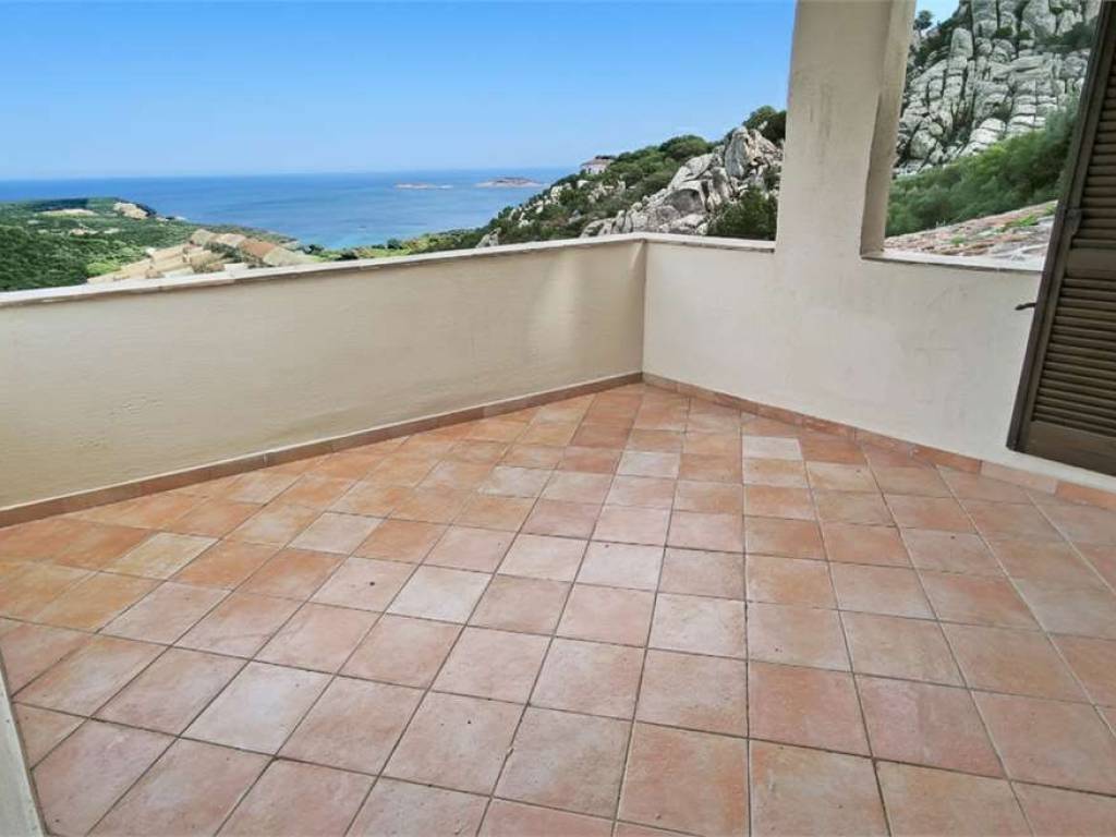 appartamento in vendita ad Arzachena in zona Pantogia