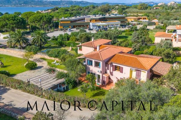 casa indipendente in vendita ad Arzachena in zona Baja Sardinia