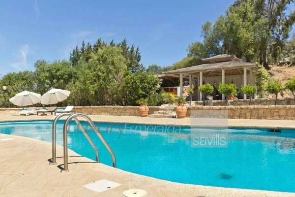 casa indipendente in vendita ad Arzachena in zona Baja Sardinia