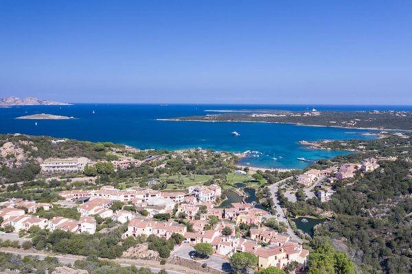 negozio in vendita ad Arzachena in zona Porto Cervo