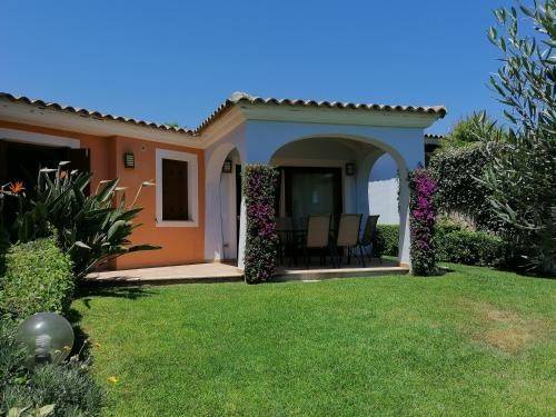 appartamento in vendita ad Arzachena in zona Abbiadori