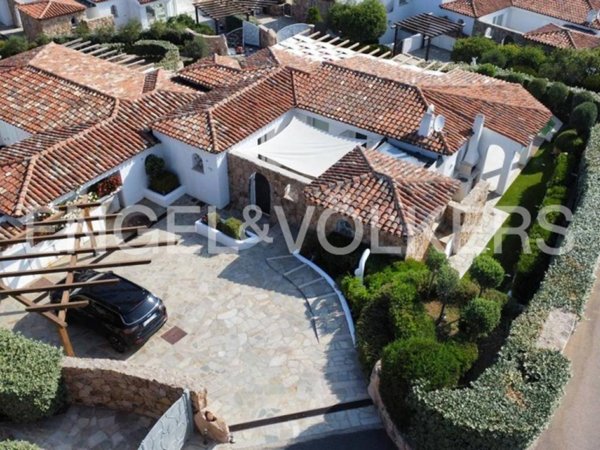 casa indipendente in vendita ad Arzachena in zona Cannigione