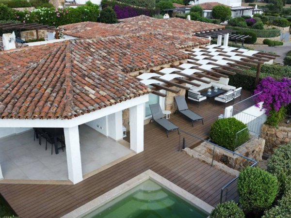 casa indipendente in vendita ad Arzachena in zona Cannigione