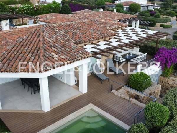 casa indipendente in vendita ad Arzachena in zona Cannigione