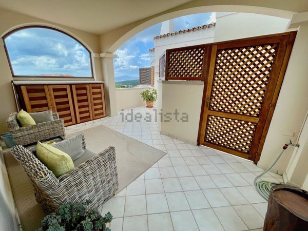 appartamento in vendita ad Arzachena in zona Abbiadori