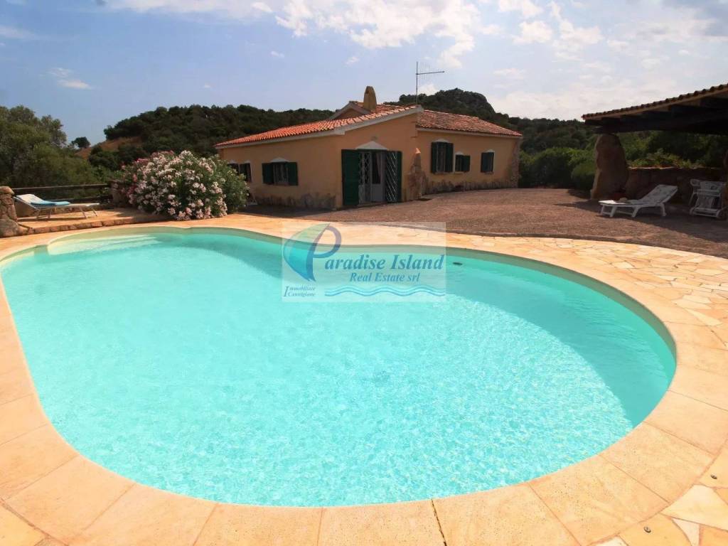 casa indipendente in vendita ad Arzachena in zona Baja Sardinia