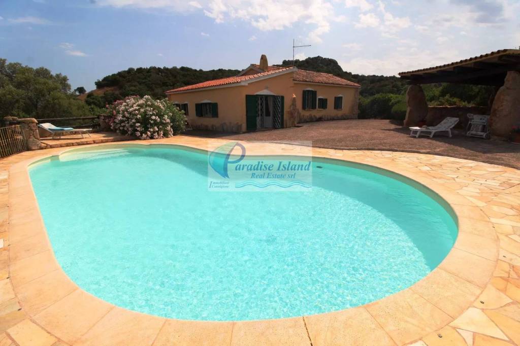 casa indipendente in vendita ad Arzachena in zona Baja Sardinia