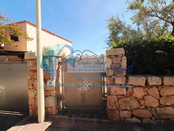 casa indipendente in vendita ad Arzachena in zona Cannigione