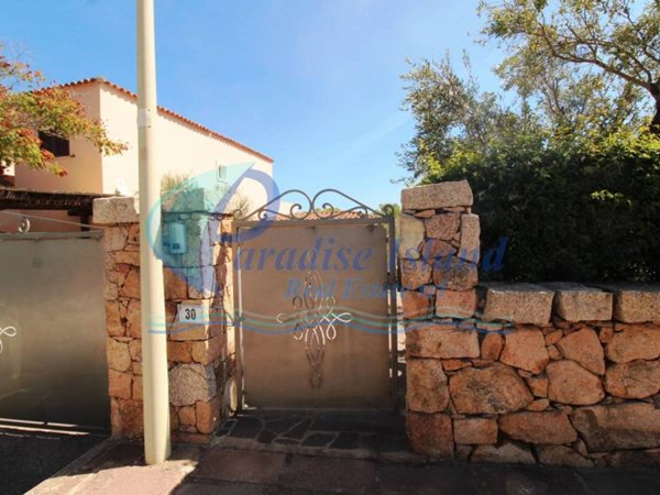 casa indipendente in vendita ad Arzachena in zona Cannigione