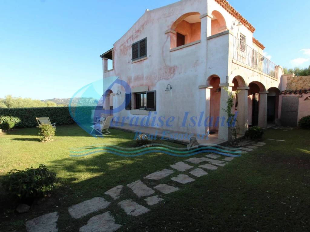 appartamento in vendita ad Arzachena in zona Cannigione