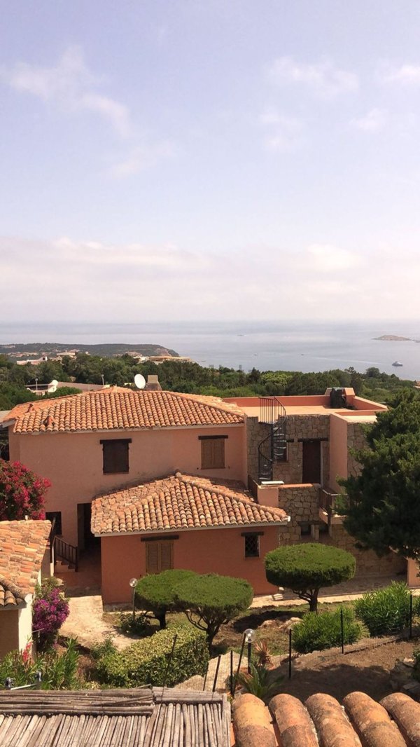 appartamento in vendita ad Arzachena in zona Pantogia