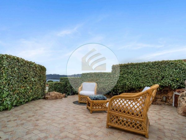 casa indipendente in vendita ad Arzachena in zona Cannigione