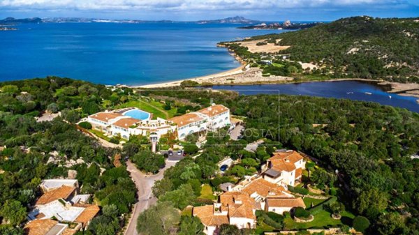appartamento in vendita ad Arzachena in zona Baja Sardinia