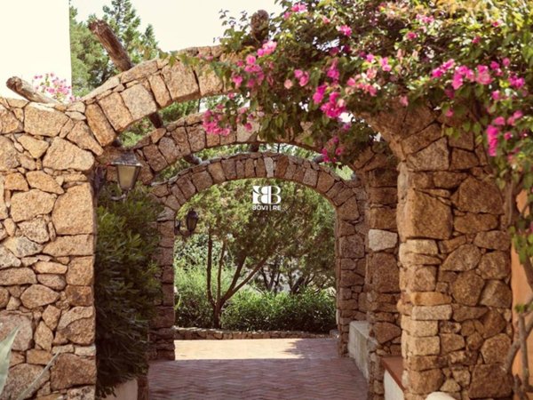 casa indipendente in vendita ad Arzachena in zona Porto Cervo