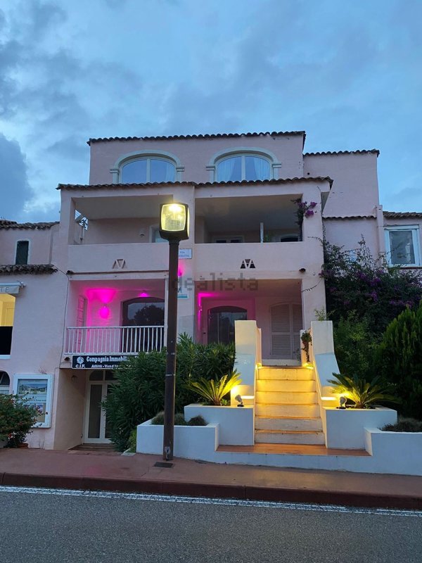 negozio in vendita ad Arzachena in zona Porto Cervo