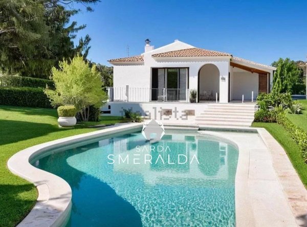 casa indipendente in vendita ad Arzachena in zona Baja Sardinia