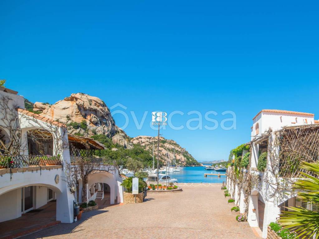 appartamento in vendita ad Arzachena in zona Poltu Quatu