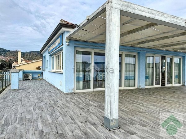 locale commerciale in vendita ad Arzachena in zona Cannigione