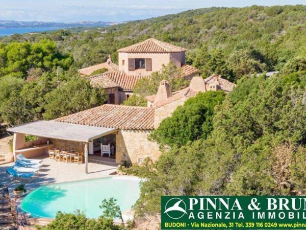 casa indipendente in vendita ad Arzachena in zona Porto Cervo