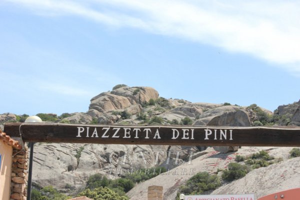 negozio in vendita ad Arzachena in zona Baja Sardinia