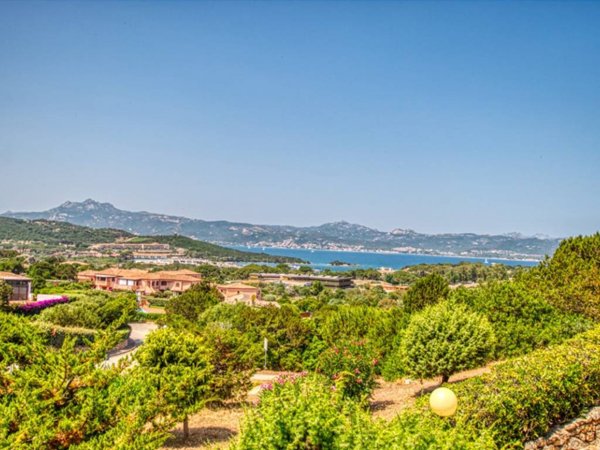 appartamento in vendita ad Arzachena in zona Baja Sardinia