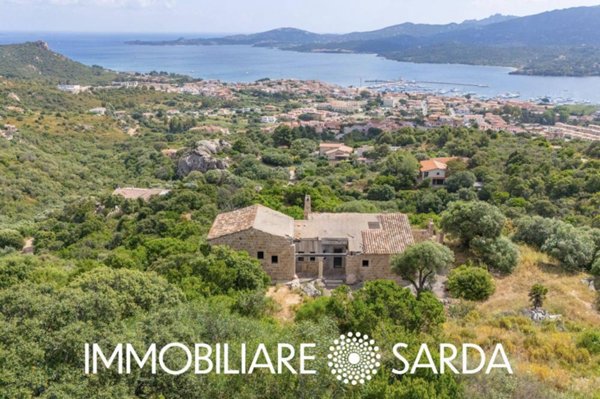 casa indipendente in vendita ad Arzachena in zona Cannigione