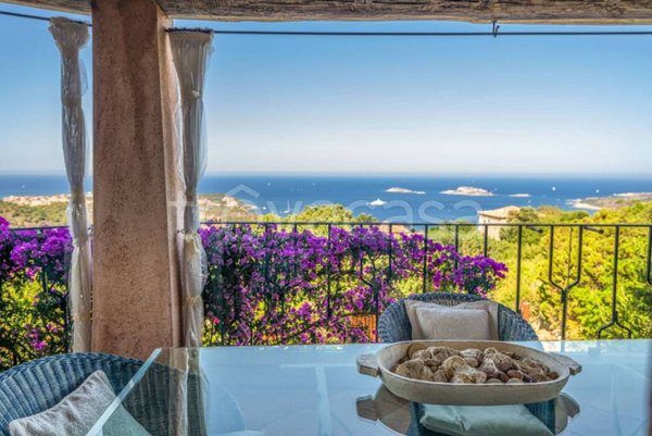 casa indipendente in vendita ad Arzachena in zona Pantogia