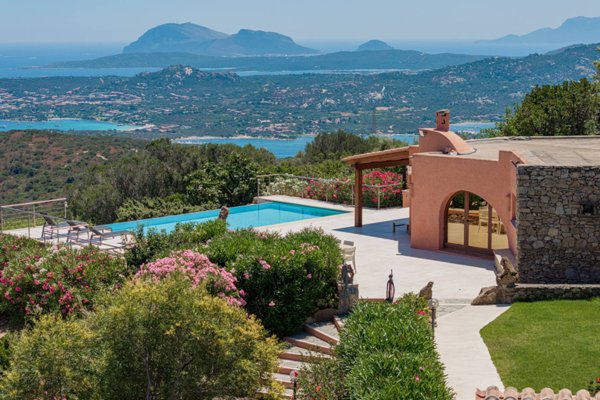 casa indipendente in vendita ad Arzachena in zona Porto Cervo