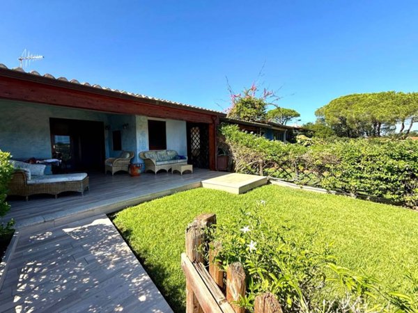 casa indipendente in vendita ad Arzachena in zona Baja Sardinia