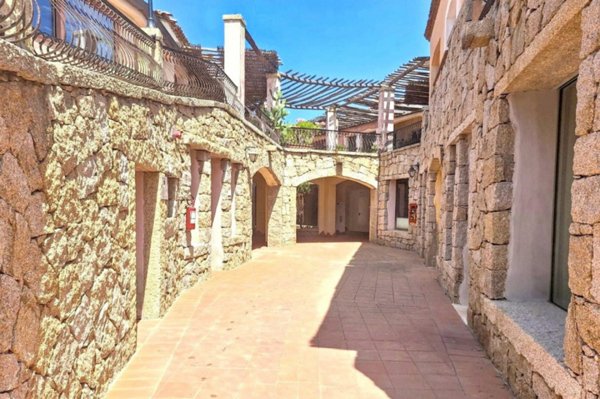 negozio in vendita ad Arzachena in zona Porto Cervo