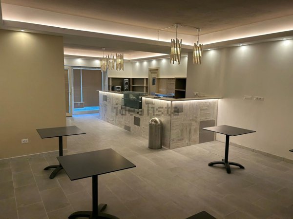 locale commerciale in vendita ad Arzachena