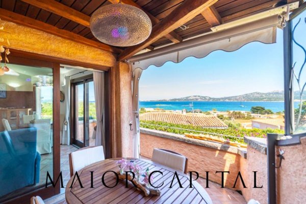 casa indipendente in vendita ad Arzachena in zona Cannigione