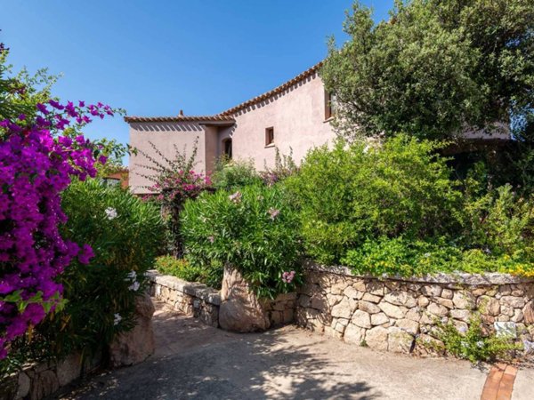 casa indipendente in vendita ad Arzachena in zona Porto Cervo