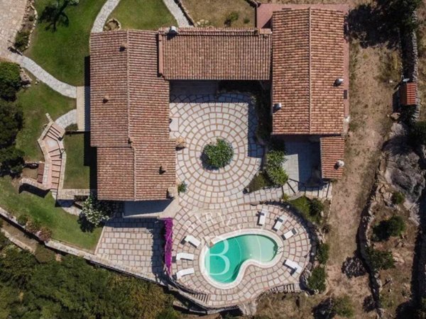 casa indipendente in vendita ad Arzachena in zona Cannigione