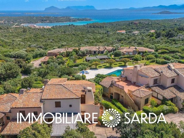 casa indipendente in vendita ad Arzachena in zona Abbiadori