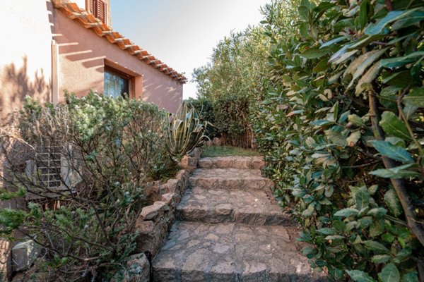 appartamento in vendita ad Arzachena in zona Pantogia