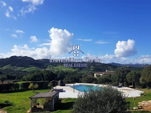 casa indipendente in vendita ad Arzachena in zona Cannigione