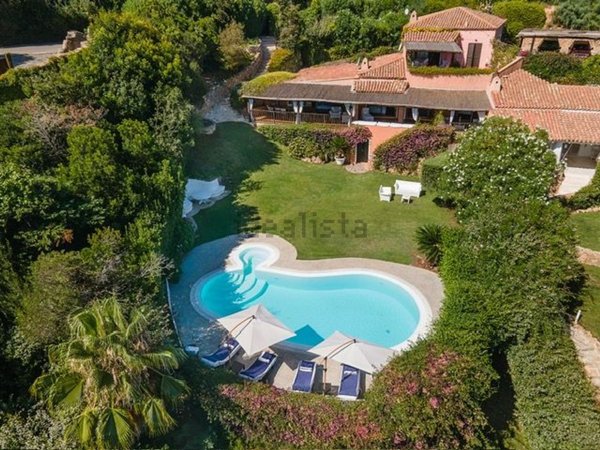 casa indipendente in vendita ad Arzachena in zona Romazzino