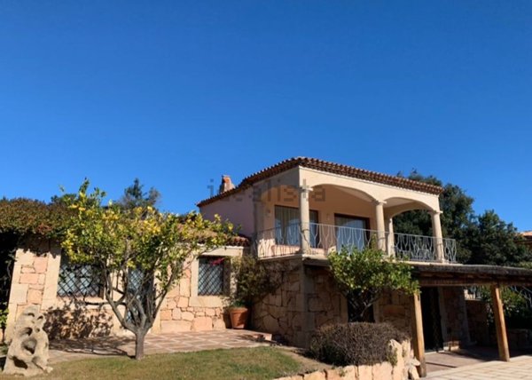 casa indipendente in vendita ad Arzachena in zona Porto Cervo