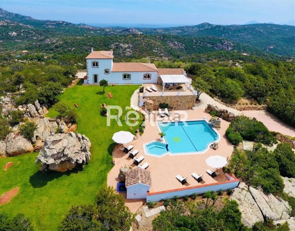casa indipendente in vendita ad Arzachena in zona Porto Cervo