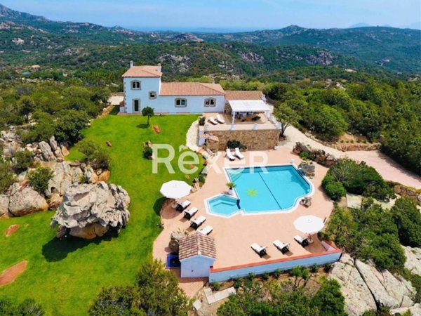 casa indipendente in vendita ad Arzachena in zona Porto Cervo